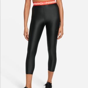 Nike Pro Woman’s High-Waisted 7/8 Leggings